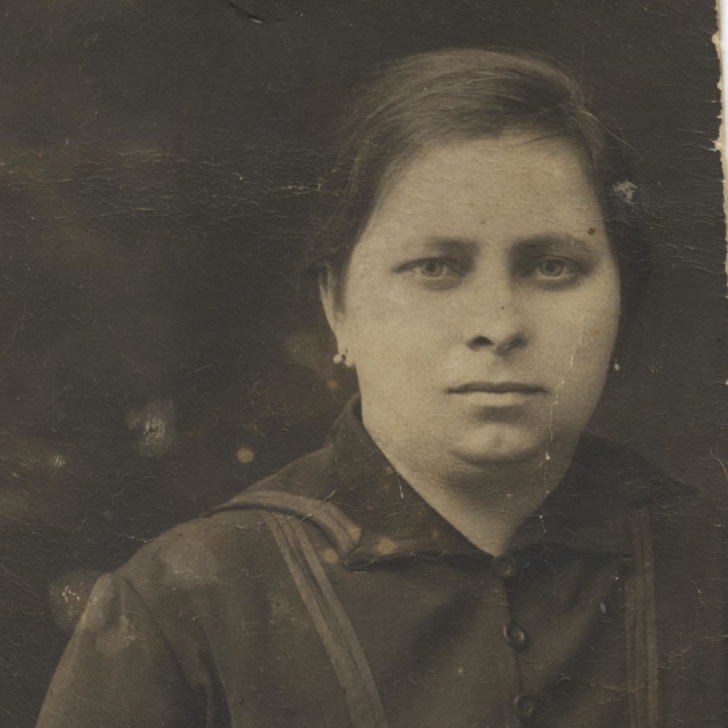 Anna Róth, 1922